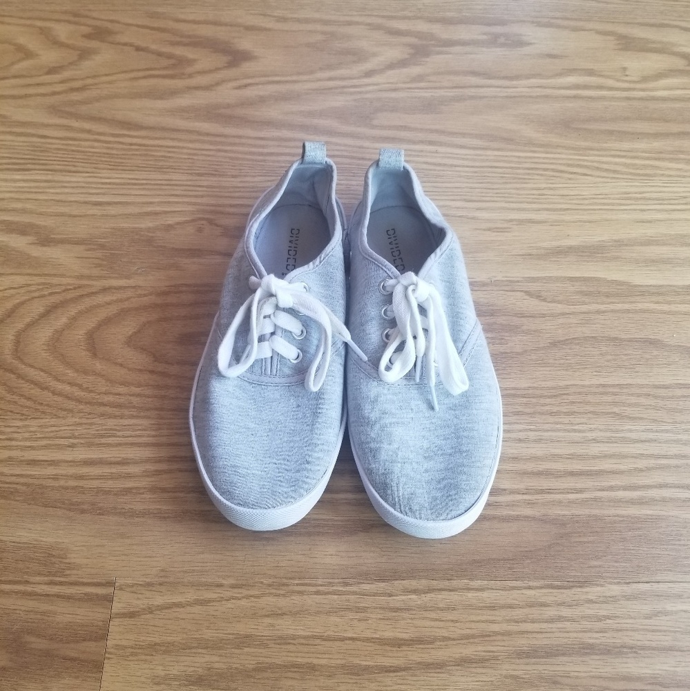 Divided H&M sneakers size 7